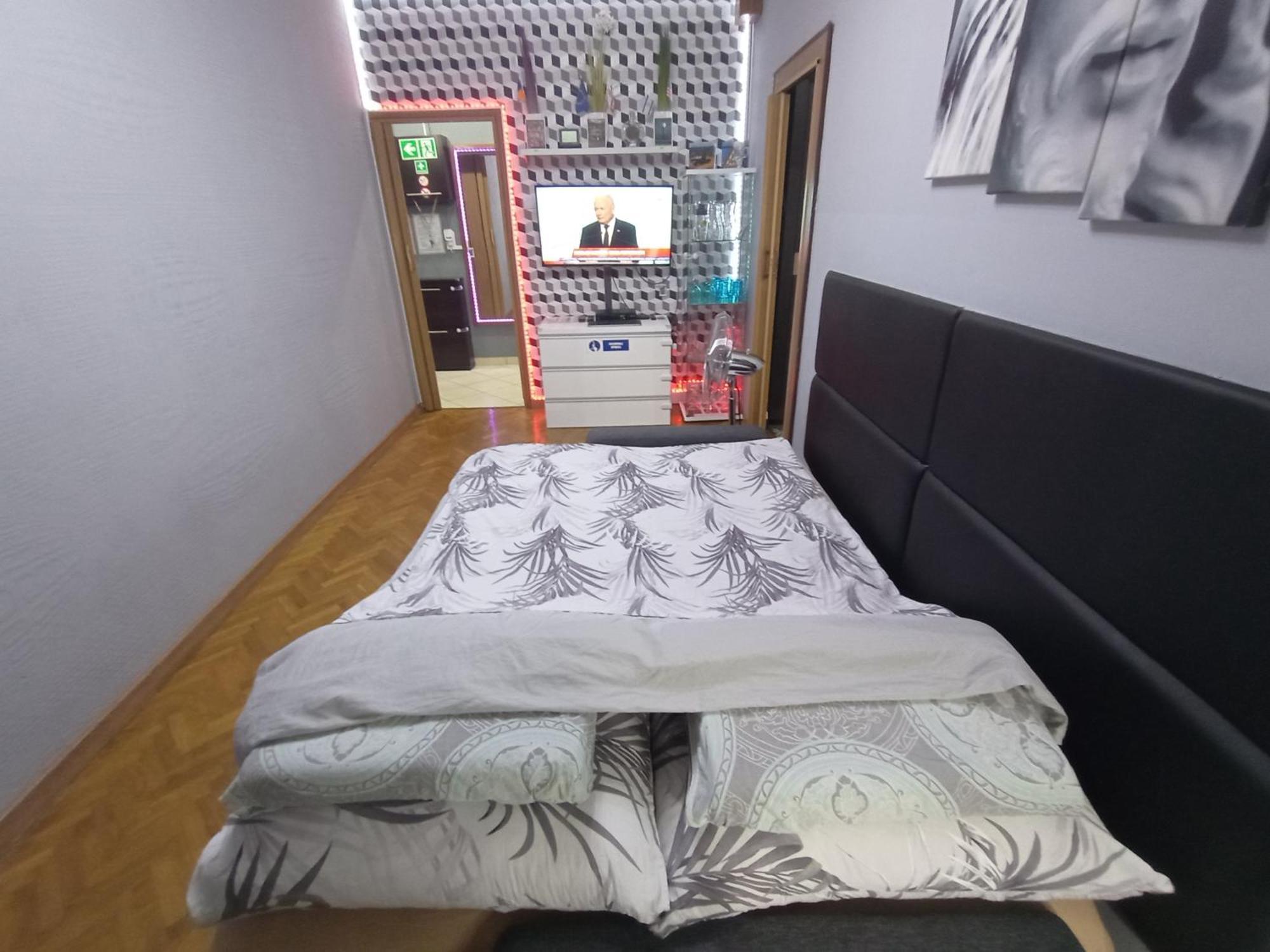 Apartament Venge -Cale Mieszkanie 46M2 Na Wylacznosc - Z Jedna Sypialnia I Jednym Sypialno-Salonem -3 Pietro Bez Windy- Rezerwacja Bez Karty Kredytowej-Klimatyzacja-Netflix-2 Lozeczka Dzieciece- Bezplatny Parking Publiczny 弗罗茨瓦夫 外观 照片